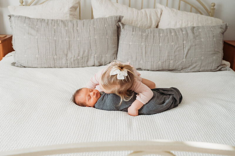 Newborn-family-session-with-toddler-4