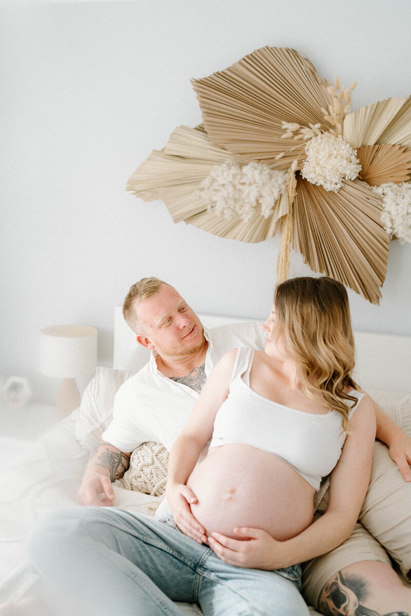 Bec and Jack - Home Maternity Shoot - Sweet Valencia Photography-64