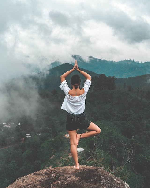 Woman practicing yoga on a mountaintop, symbolizing personal transformation and mindful retreat experiences in San Miguel de Allende