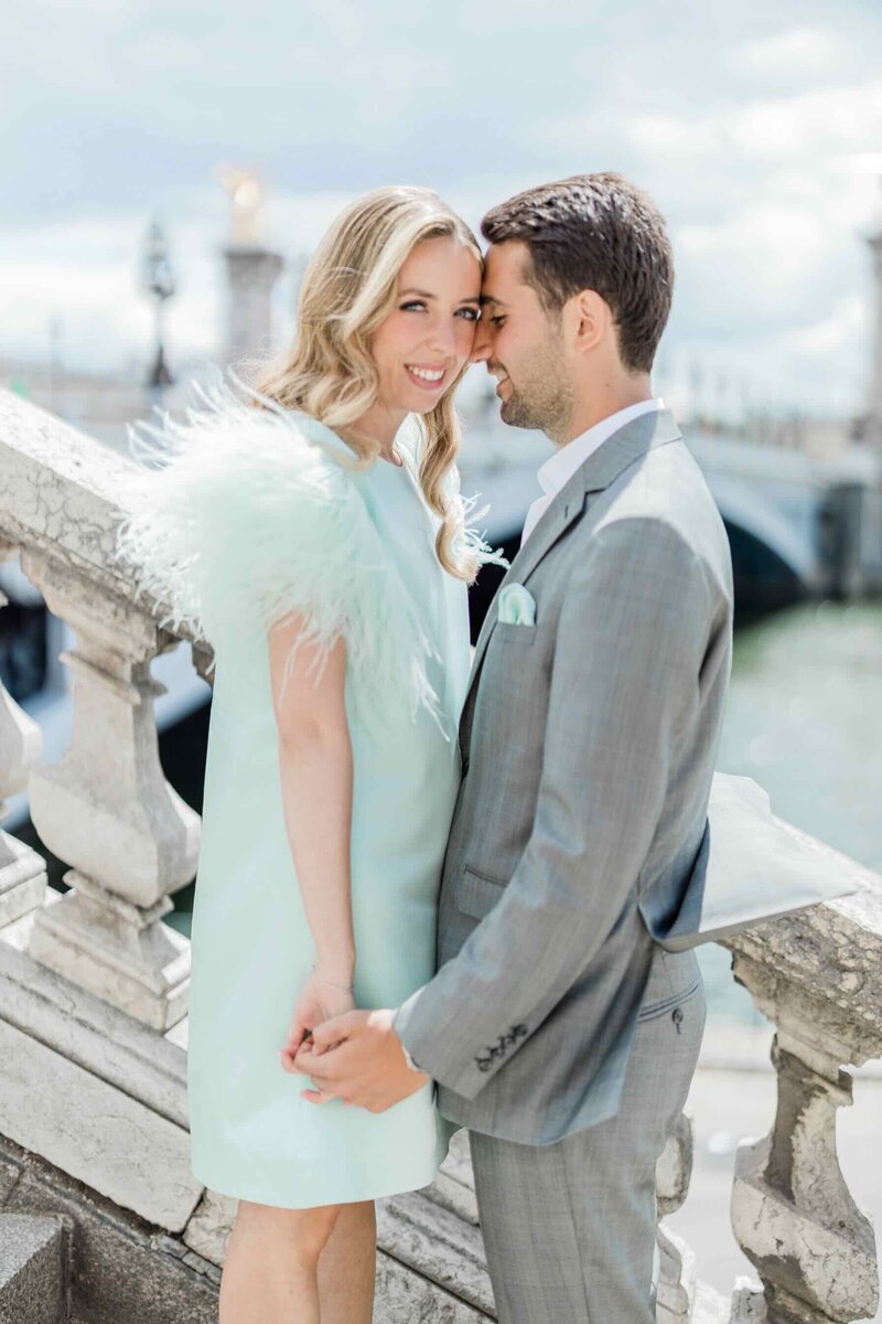 Photo mariage couple bord rivière