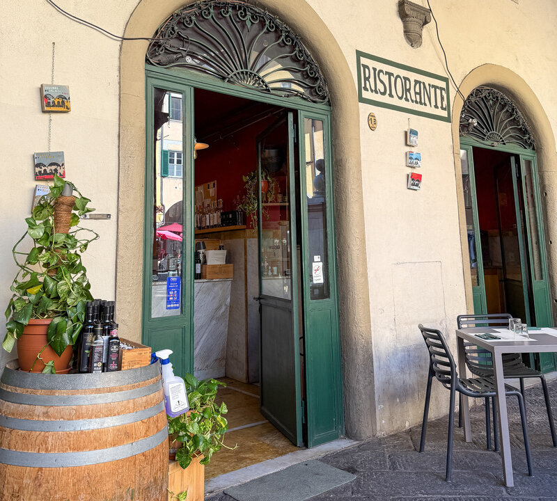 Outside entryway at Ristorante Vineria Di Piazza in Pisa, Italy