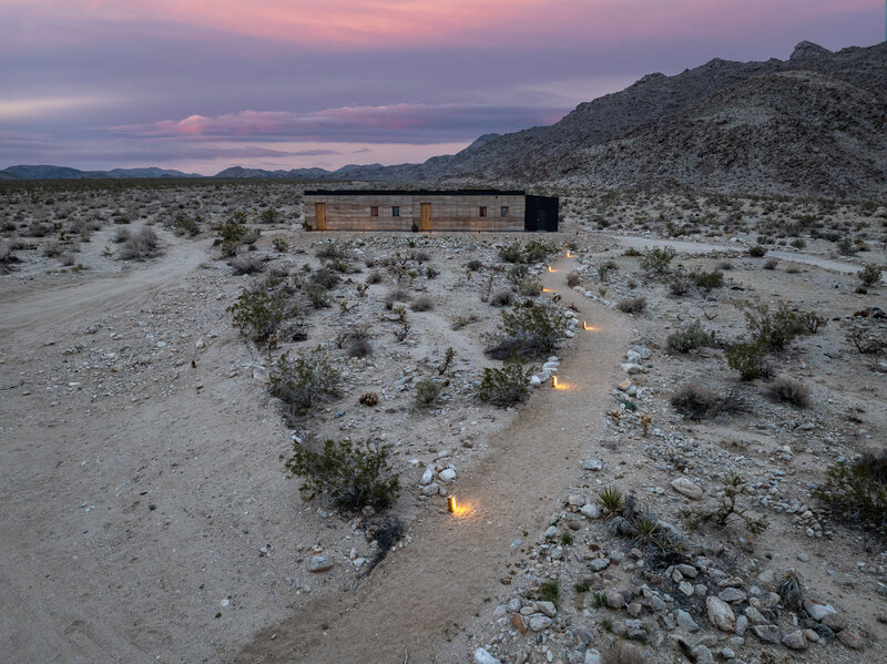GUEST HOUSE_path at evening