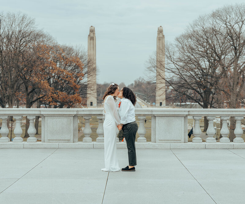 couple kissing