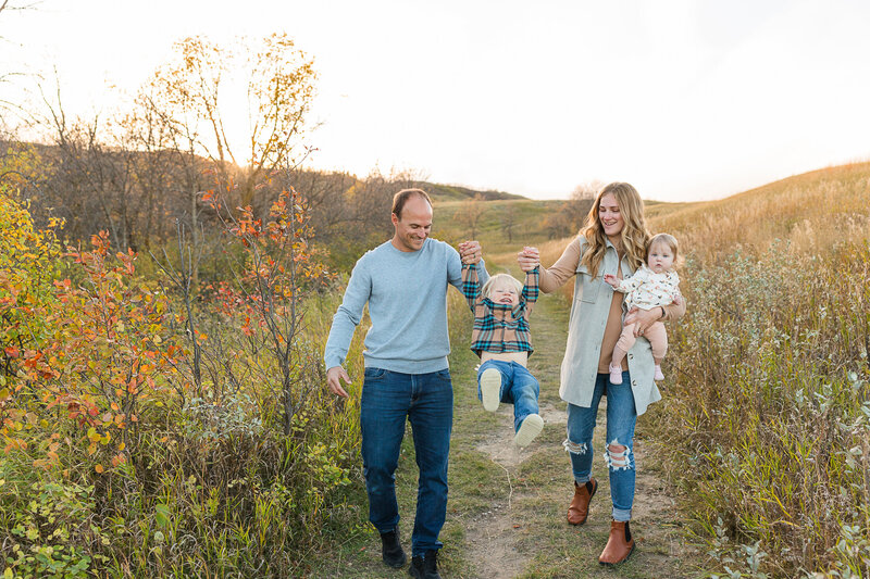 2024-krystal-moore-photography-buffalo-pound-fall-family-session-18