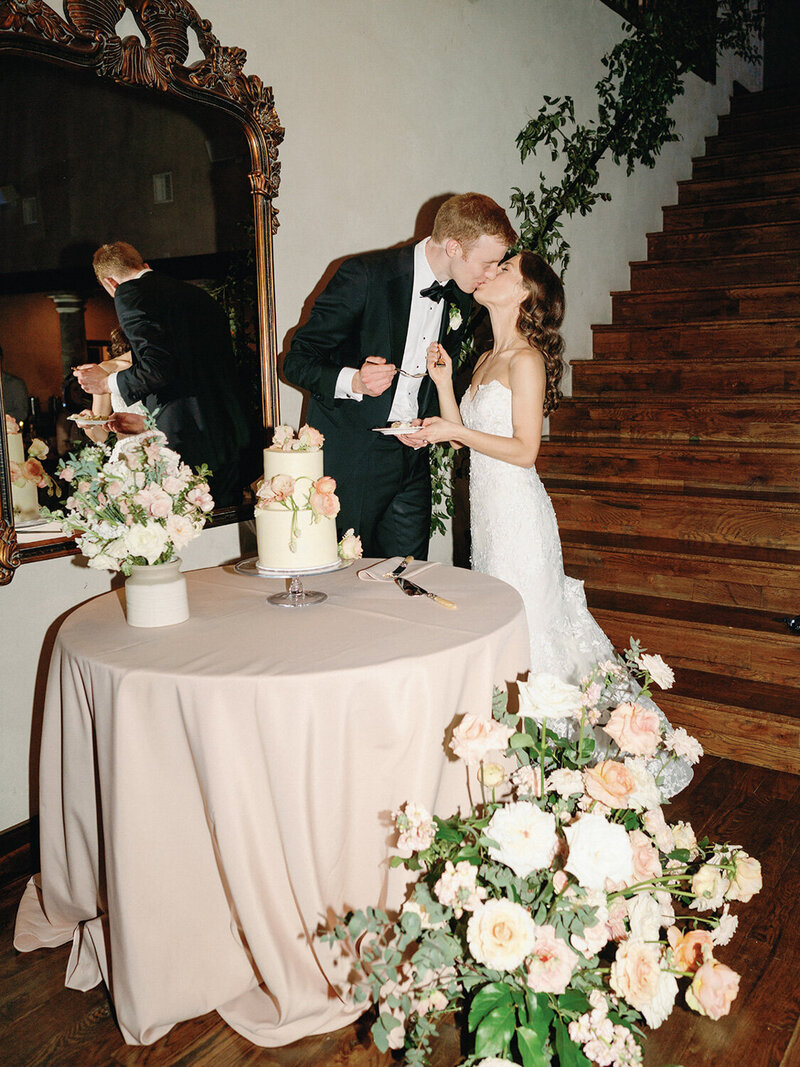 Izzy-and-Michael-wedding-in-Texas-Hill-Country-09
