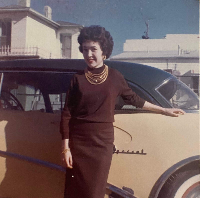 vintage-woman-car