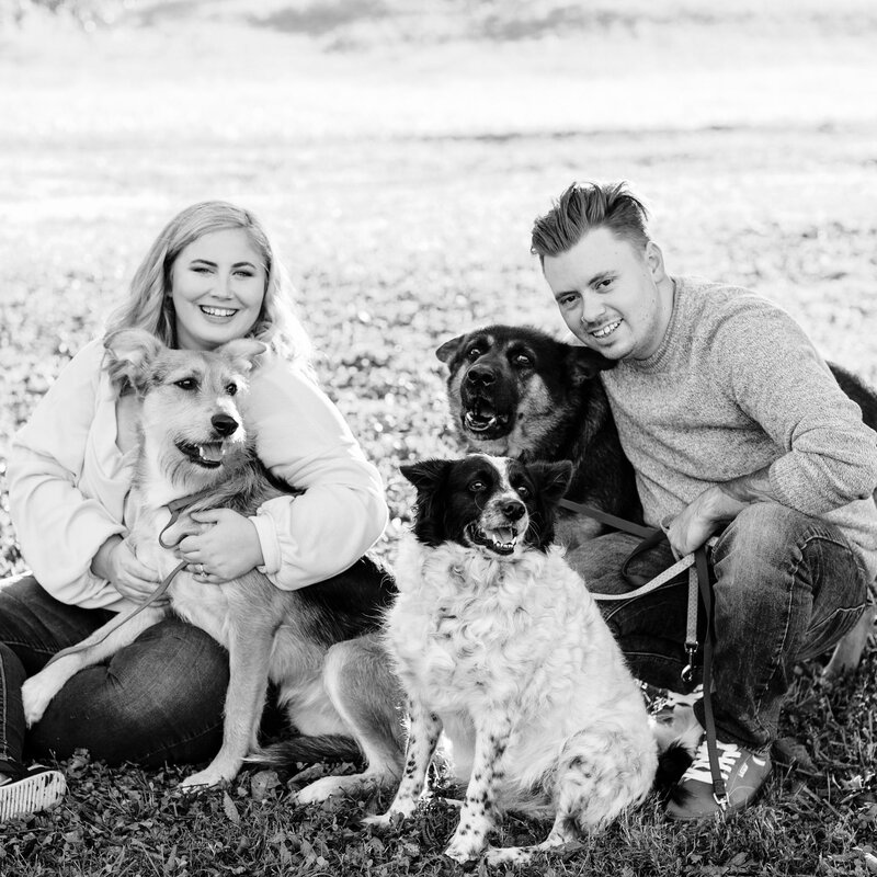 Quinn and Jesse pose with their dogs smiling