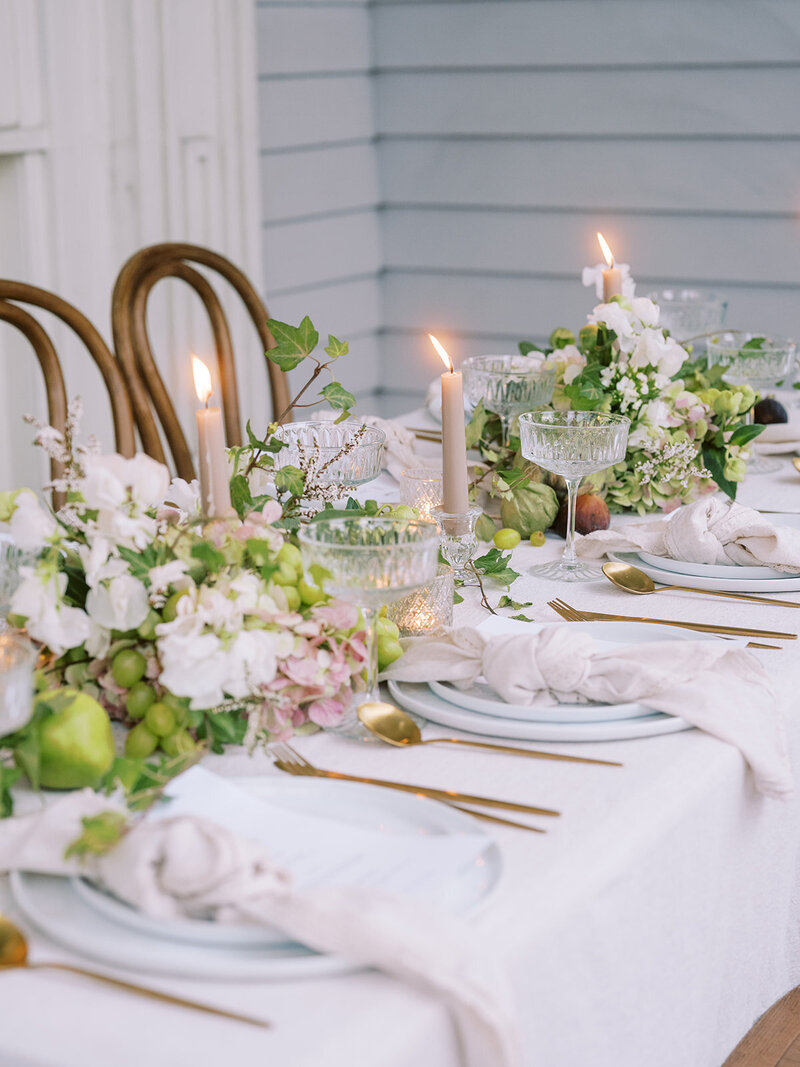 Custom wedding flowers for a floral tablescape at garden style wedding in the Carolinas.