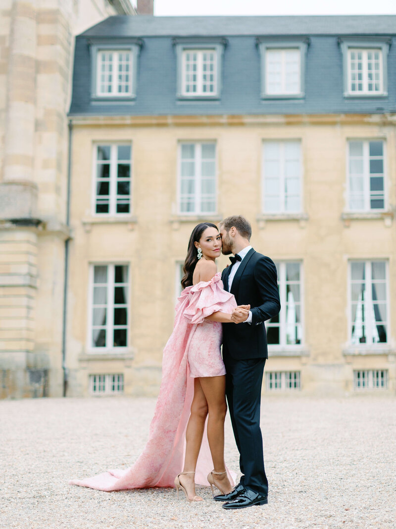 Spring_French Chateau_Destinationelopement_in France026