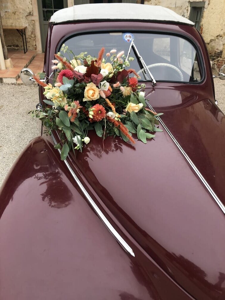 composition-florale-voiture-vintage