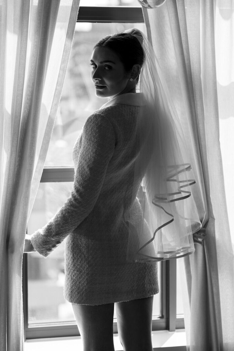 TheHoxtonHotel-timeless-romantic-luxury-wedding-modern-veil-blackandwhite-london-photography