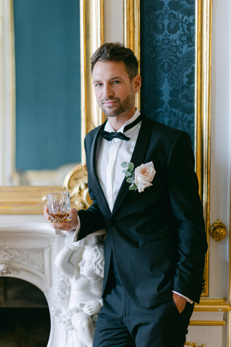 Whiskey James Bond groom