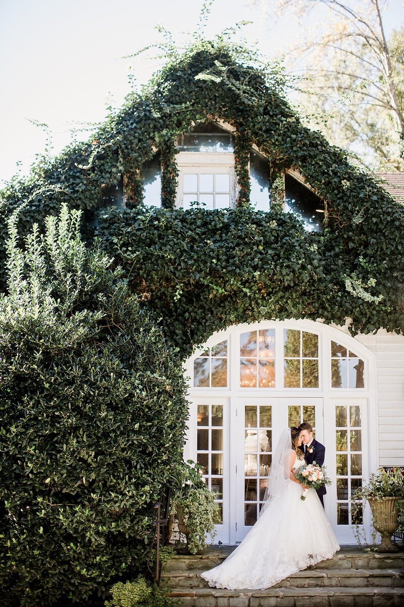ivy covered wall by knoxville wedding photographer, amanda may photos