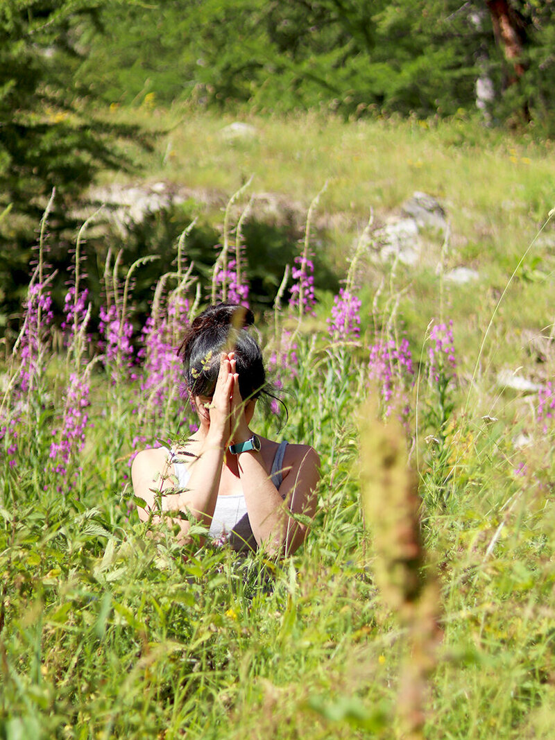 Web_yogapics_namaste_2
