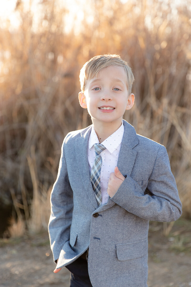 Top Best family photographer in Utah Family High School Senior Children's LDS Missionary Photographer Light and airy pond wood fence best LDS missionary photographer LDS baptism photographer photo session spring summer fall_Jensen Pond Park-6743