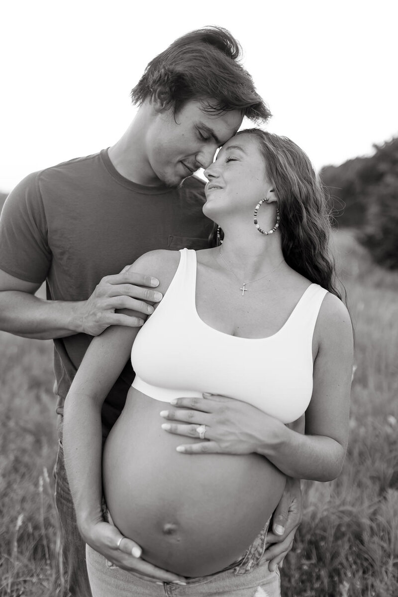Wichita maternity photographer Ashley Cole photographs your maternity season