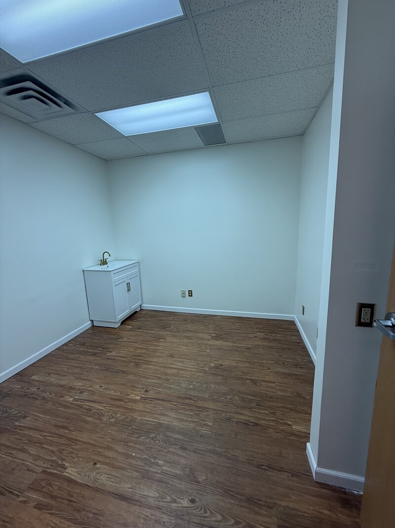 salon suite for rent in Avon, Indiana