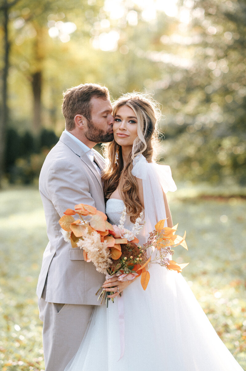 Wedding-Kentucky-Bride-Groom-KeelyNicholePhotography-29