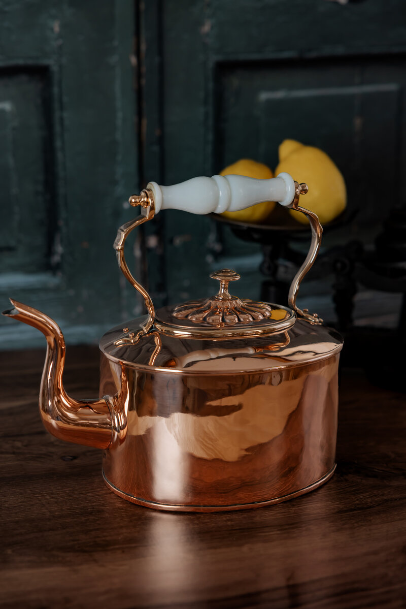 porcelain handle & embossed lid
