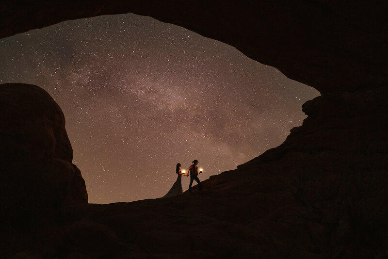 Picture of Elopement Couple at Oregon Coast - Photo taken by Orlando Wedding photographer Fearless & Brave photography