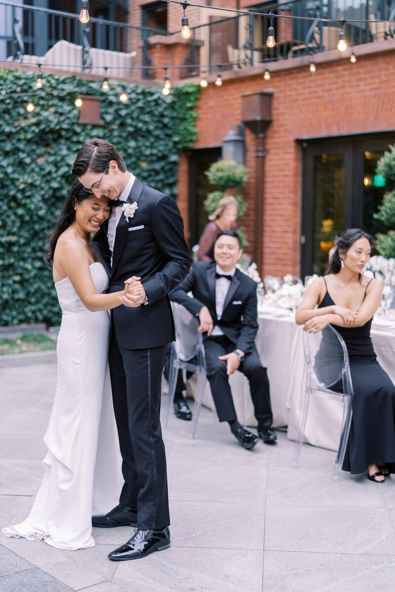 NikkiSanterre_EastCoastLuxuryWeddingPhotographer_IntimateWeddingatTheIvyHotel_Juju_Jamie-540