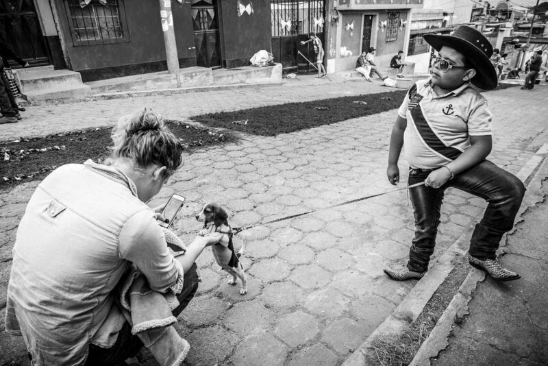 Guatemala-street-beagle-puppy-cowboy-Tecpan-1