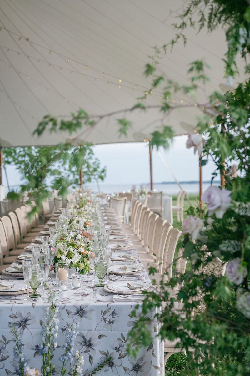 16_Kate Campbell Floral Whitehall Manor tented spring wedding by Anna and Wright photo