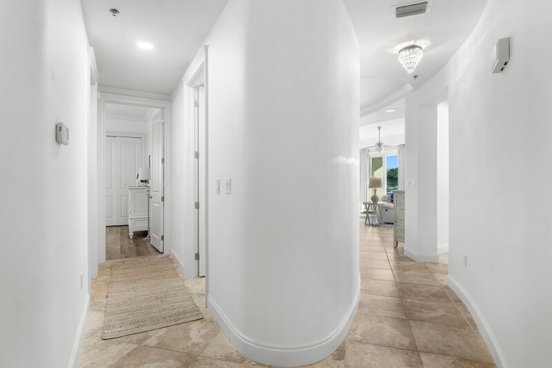 4-web-or-mls-118 Carillon Market St 102-36