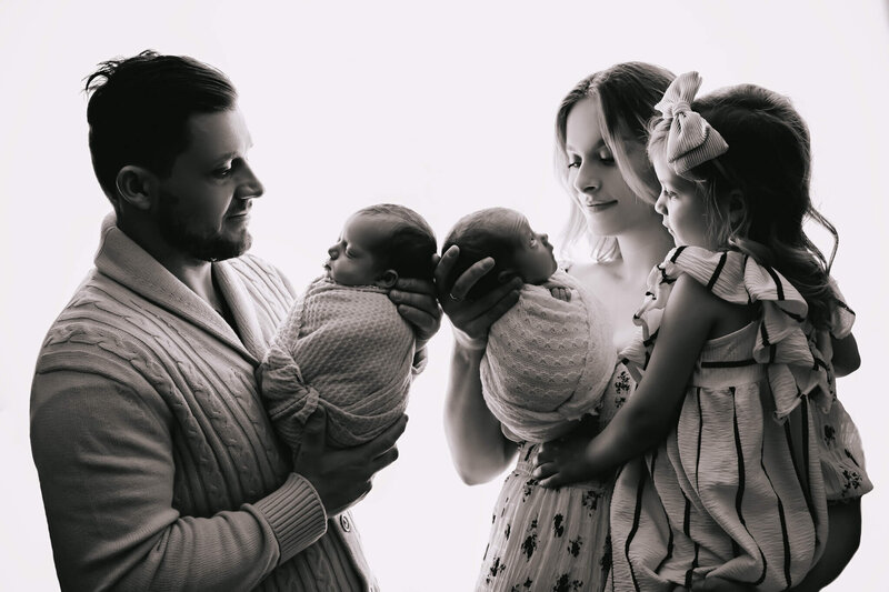 family portrait with newborn twins, hamilton, ON newborn photographer