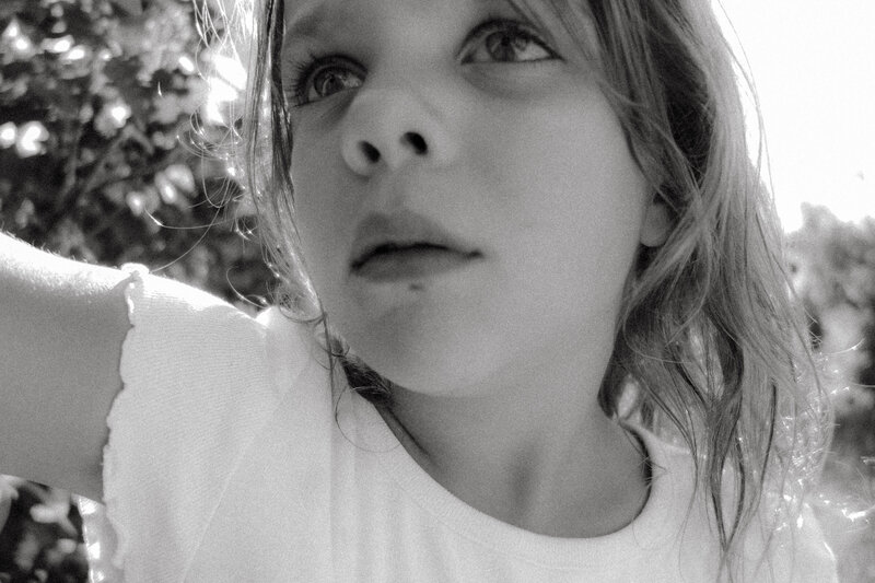 columbia-mo-berry-picking-lloyds-family-session-documentary-led00023