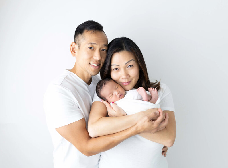 maple-grove-newborn-photography-family-snuggle-session