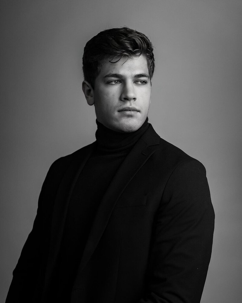 Black and white headshot of Brent Austin, showcasing a confident and professional expression, reflecting his expertise as a luxury wedding videographer.