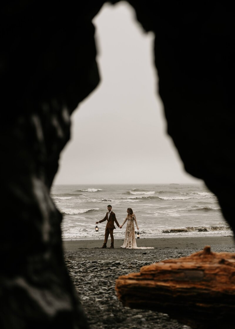 moody tofino beach elopement by banff elopement photographer danielle boulger photography