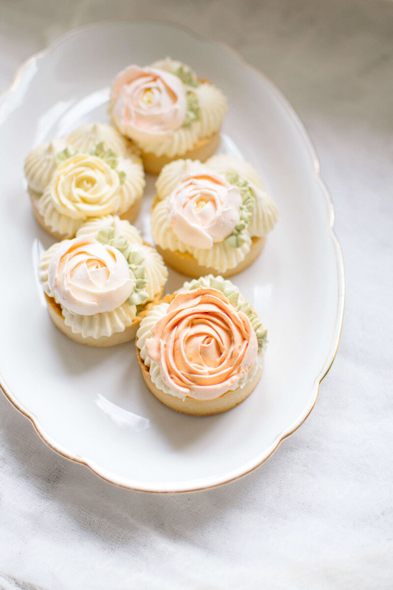 Floral wedding dessert table tarts | MonAnnie