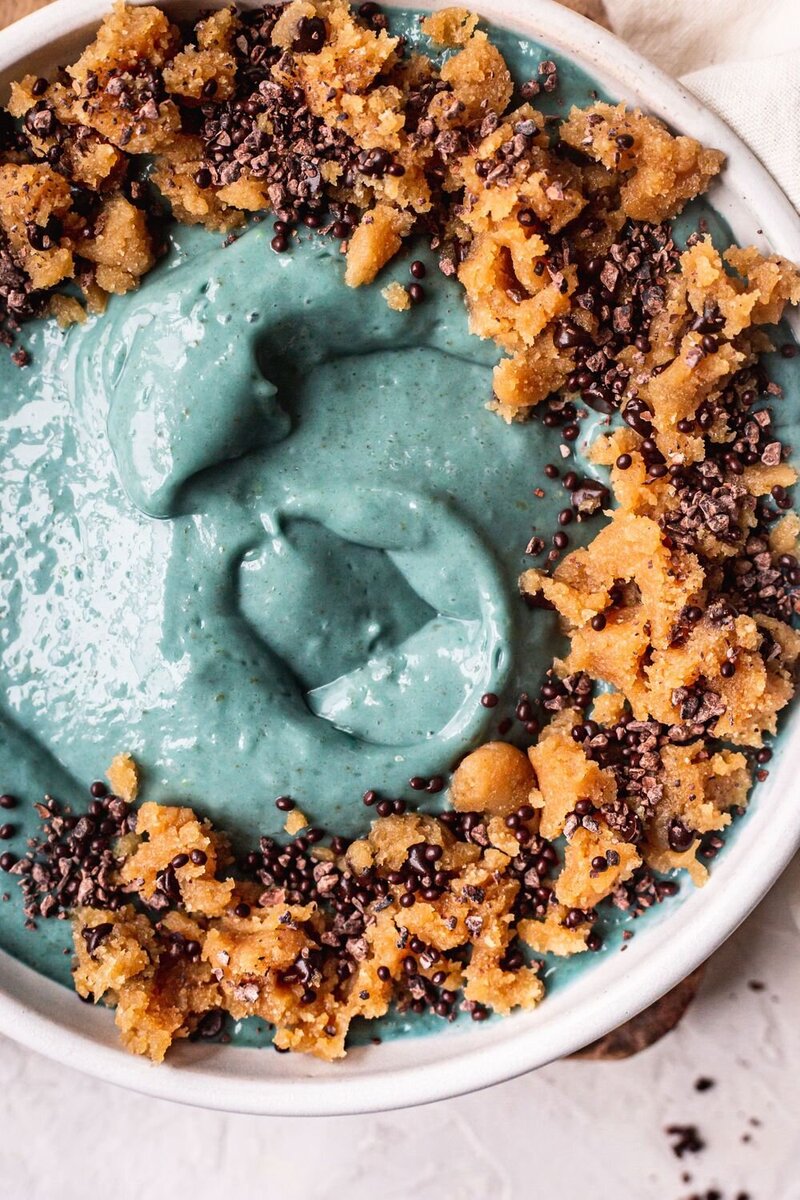 cookie_monster_smoothie_bowl-8-62ea504e