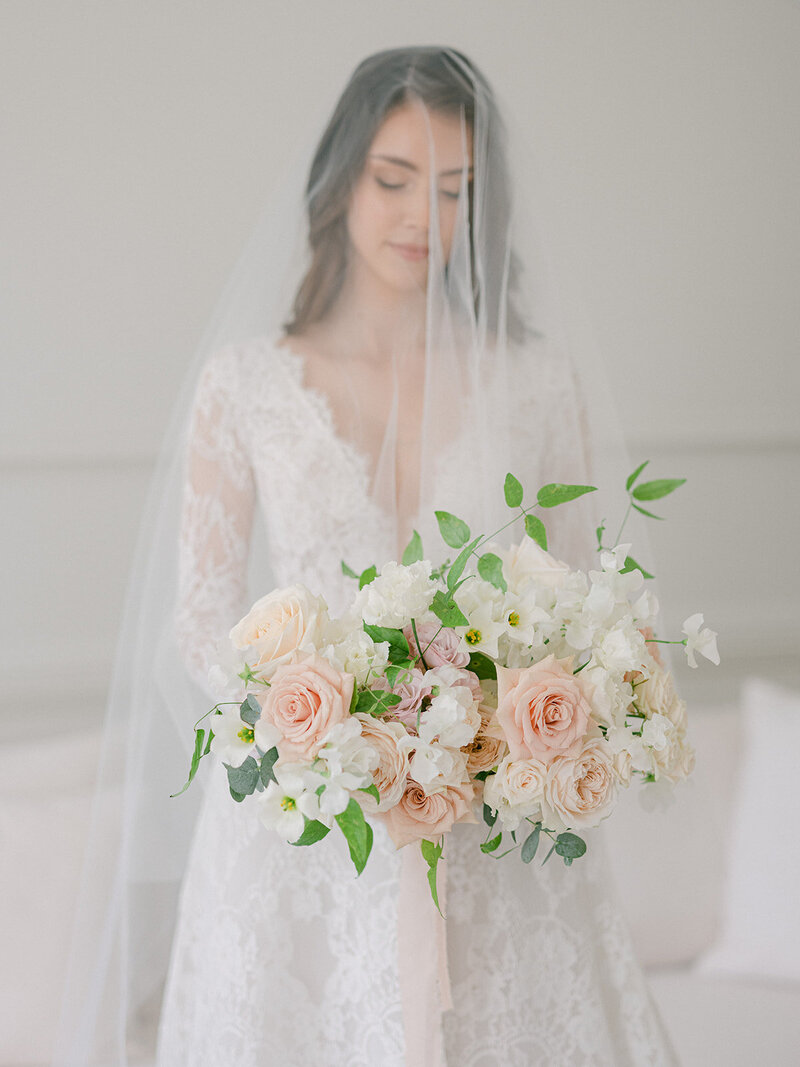 fashion-bride-bridal-bouquet-thomas-audiffren