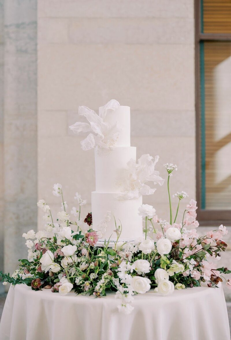 Columbus-Wedding_Flowers_Midwest_Ohio_Statehouse-cake.jpg