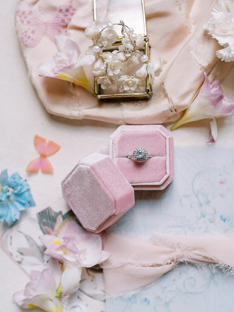 bridal details at cheateau de champlatreux