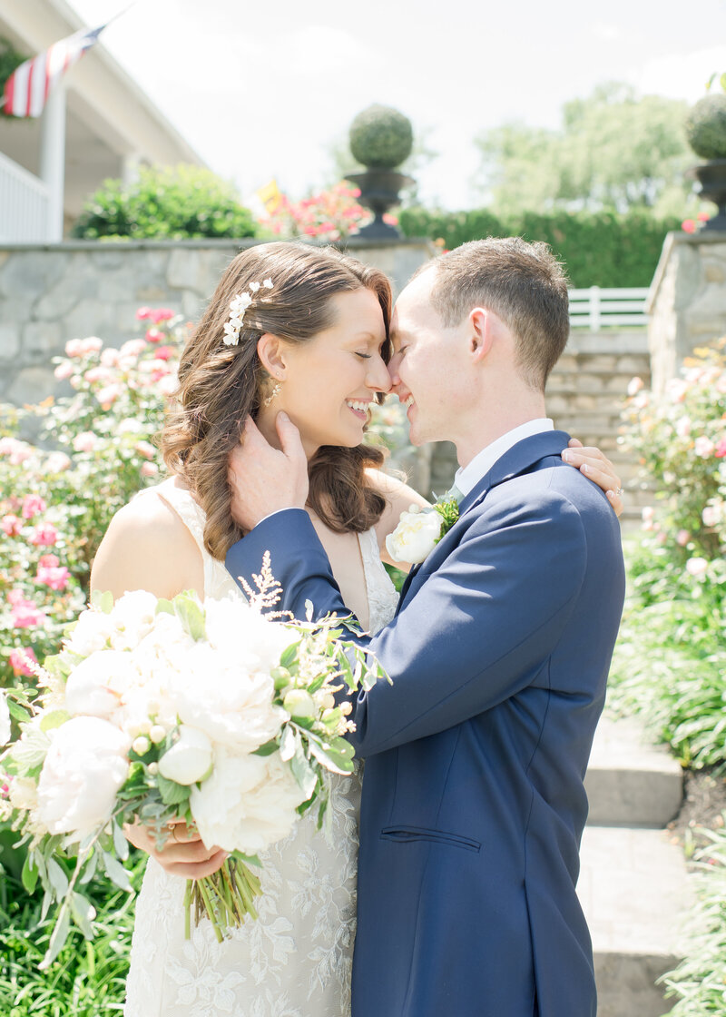 wedding-couple-in-floral-garden-197