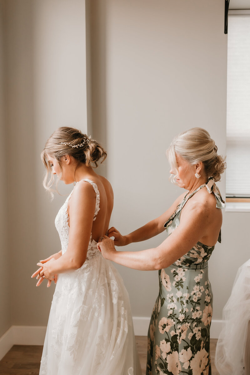 10-Katie & Phillip - Detroit Wedding Photographer - Mariah Kasten Photo