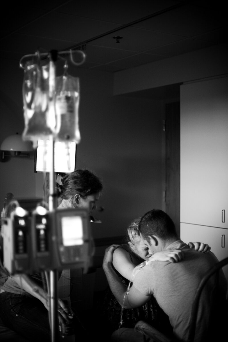 winning black and white image of woman in labor for canon project imagin8ion