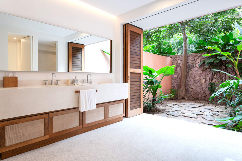 04-2-Careyes-Mexico-Properties-El-Careyes-Club-and-Residences-6D-Suites-Bathroom-Patio-7564