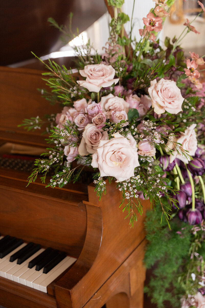 Flower centerpiece on a wedding reception table