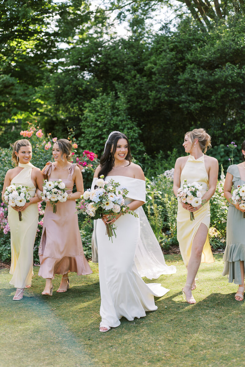 bride holding bouquet