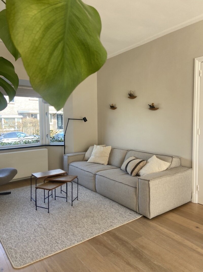 Woonkamer beige na verbouwing