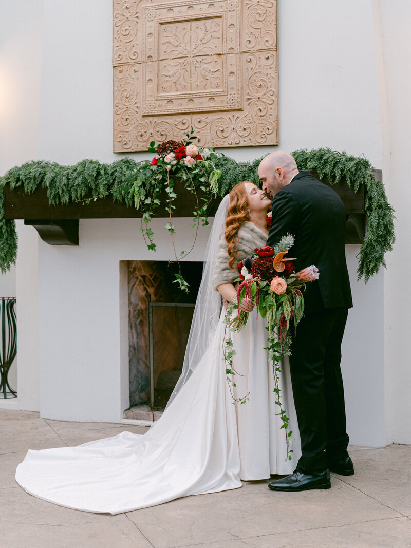 breathtaking luxury wedding bouquet featuring Celosia, Amaranthus, roses, protea, and anthurium—perfectly complementing a refined, real wedding editorial in stunning San Diego. Captured in December with a joyful couple, this wedding radiates elegance and modern romance. Photographed with an artful editorial approach by internationally renowned destination wedding photographer Michael Asmussen, specializing in luxury celebrations. Explore Michael’s exquisite work across Palm Springs, Los Angeles, Japan, Las Vegas, Seoul, and beyond 럭셔리 웨딩 부케 | 셀로시아, 아마란서스, 장미 | 샌디에이고 웨딩 포토그래퍼 마이클 애스뮤센 *"셀로시아, 아마란서스, 장미, 프로테아, 안투리움이 어우러진 럭셔리 웨딩 부케로 완성된 우아한 샌디에이고 웨딩. 12월, 행복한 신랑 신부와 함께한 감각적인 에디토리얼 웨딩 촬영. 세계적으로 인정받는 럭셔리 웨딩 포토그래퍼 **마이클 애스뮤센(Michael Asmussen)*의 독창적인 시선으로 포착된 이 특별한 순간을 만나보세요. 팜스프링스, 로스앤젤레스, 일본, 라스베이거스, 서울 등지에서 펼쳐진 마이클의 더욱 감각적인 웨딩 작품을 확인하세요."