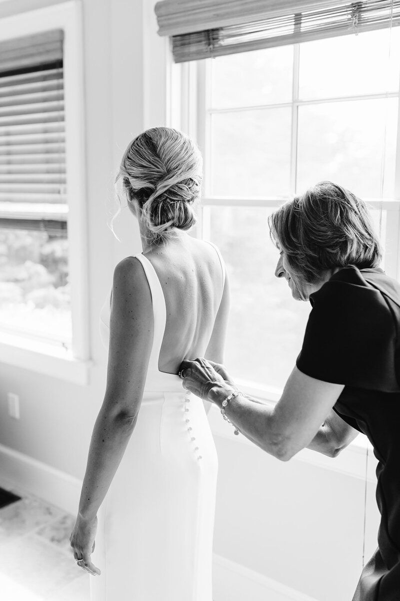 J + J - Julia Getting Ready (Ellen Sargent Photography)-102