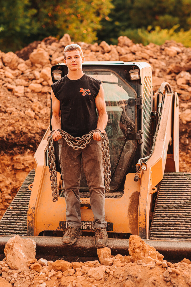 monroe-wisconsin-senior-photographer-guy-with-skidsteer