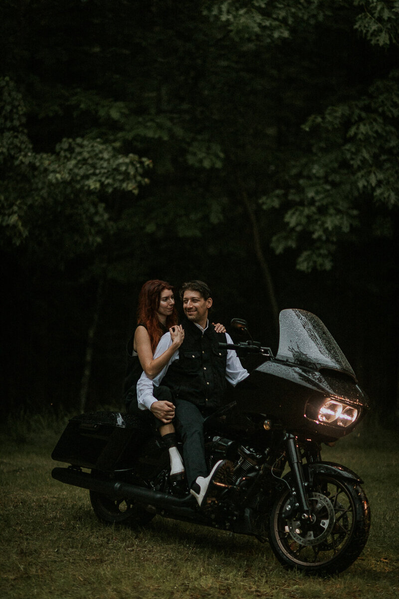 33_Eagle_River_Wisconsin_Lake_Cabin_Rainy_Engagement_Photos_Motorcycles_Harley_Davidson_James_ Stokes_Photograhy_WI.24