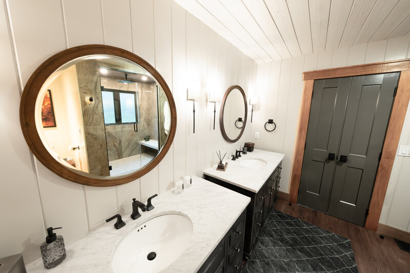 CHATTOOGA KING SUITE BATHROOM 6